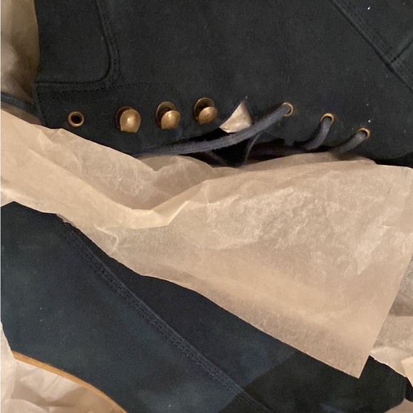 Sexy Lace up (above the ankle) suede boots - Picture 3 of 3